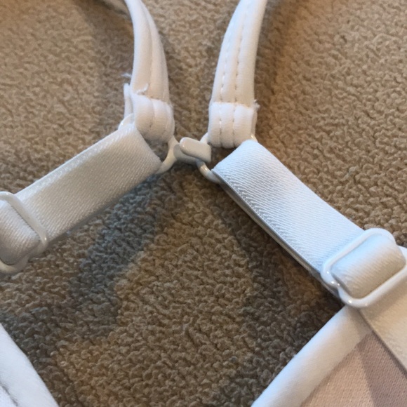 Bra size 30A white Like New; great for pre-teens, light padded adjustable straps - Picture 3 of 6